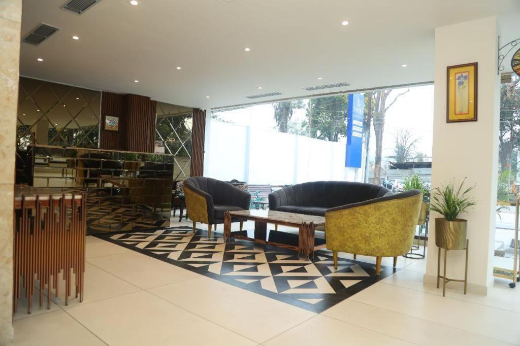 Sapphire Sky Hotel Dehradun Exterior foto